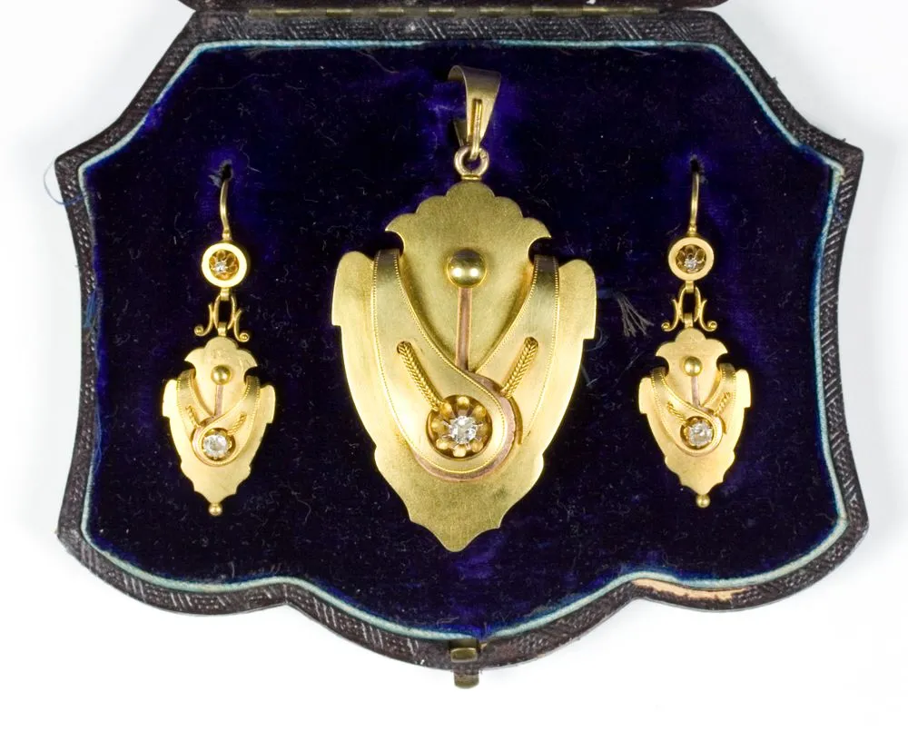 Pendant and earring set