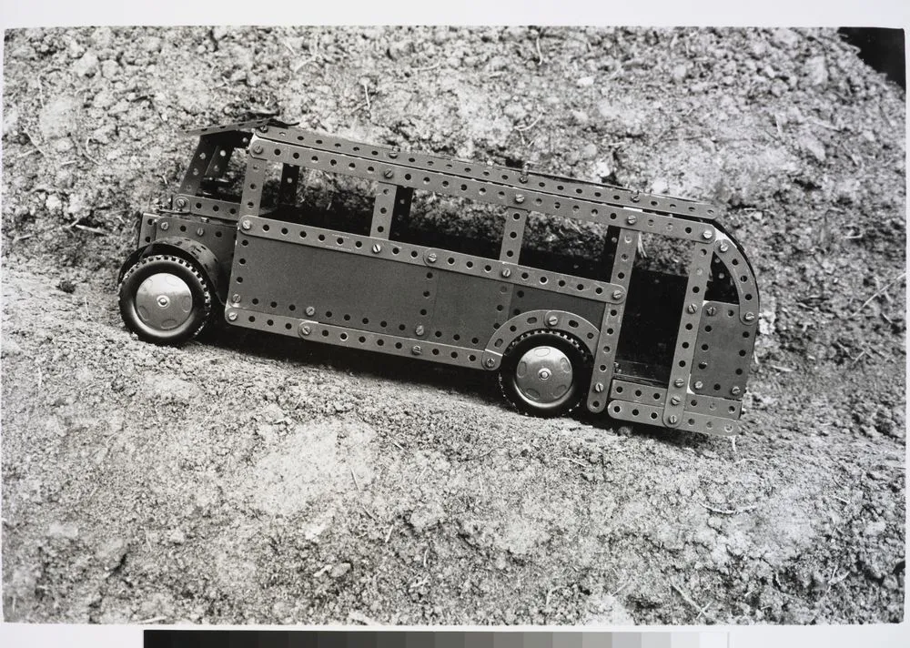 The Meccano bus