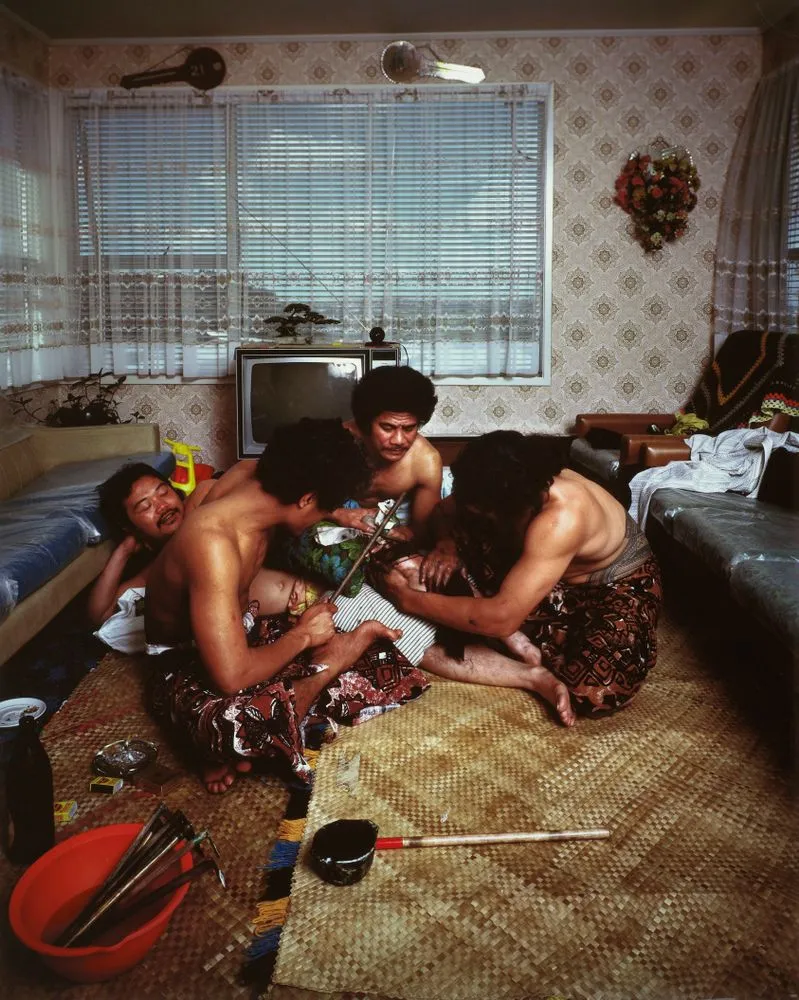 7.10.78. Triangle Road, Massey, west Auckland. Tattooing Tom Ah Fook, Arona and Leo Maselino (solo). Tufuga tatatau: Su'a Sulu'ape Paulo II