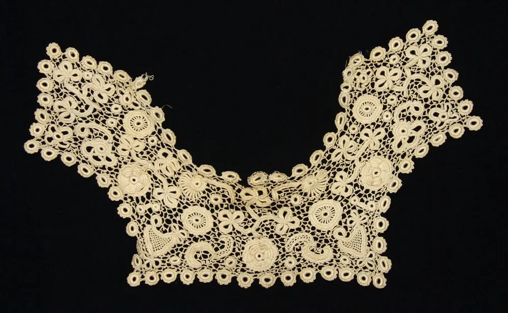 Irish crochet collar