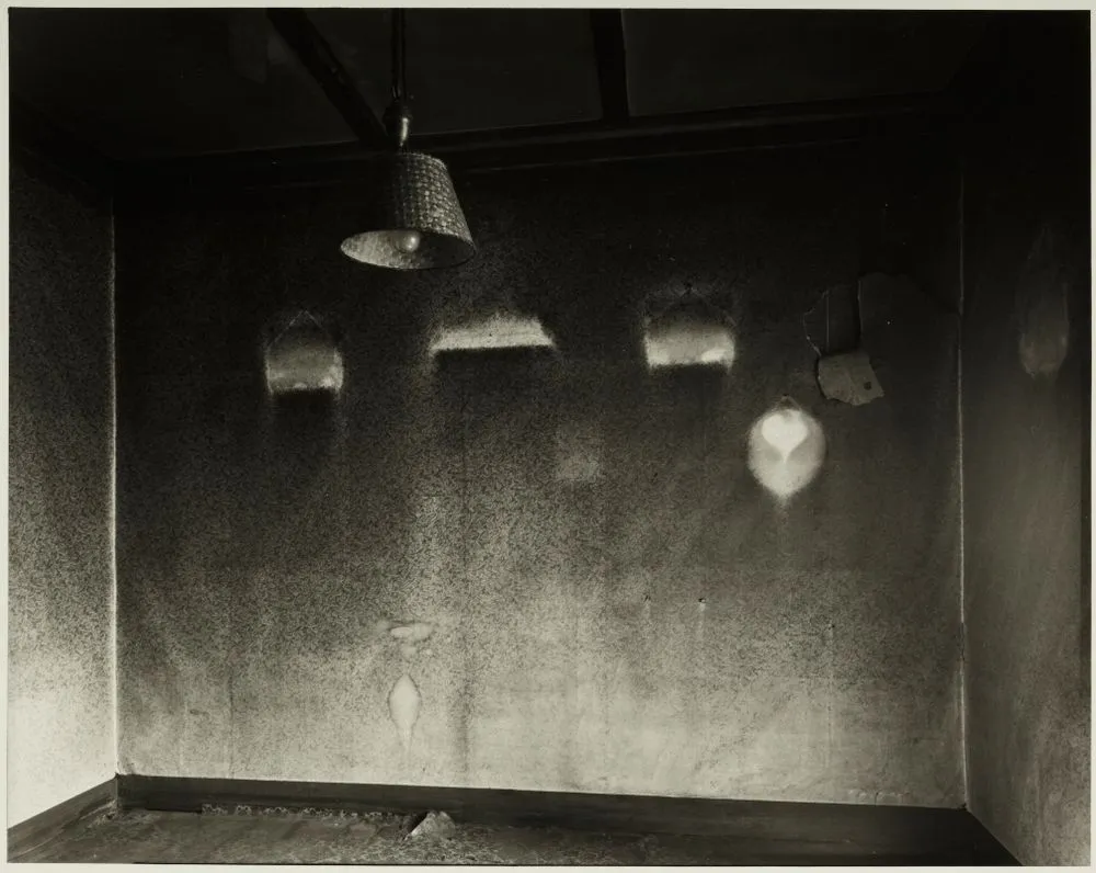 Empty room, Masonic St., Masterton, 6/10/2001