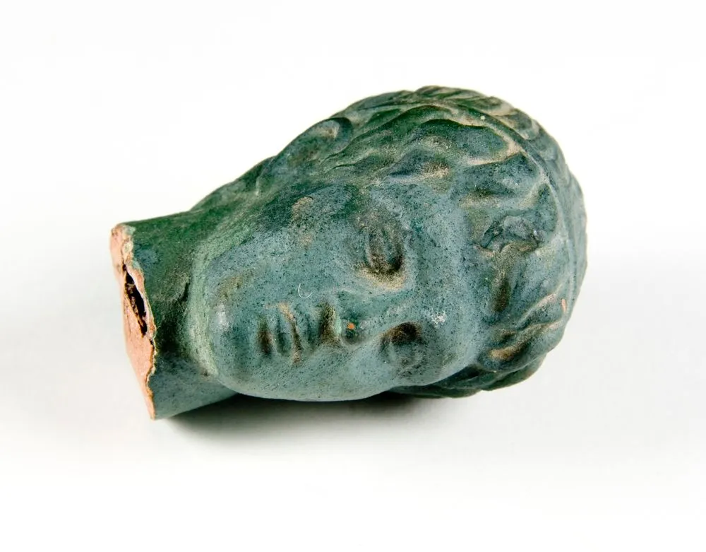 Figurine head fragment