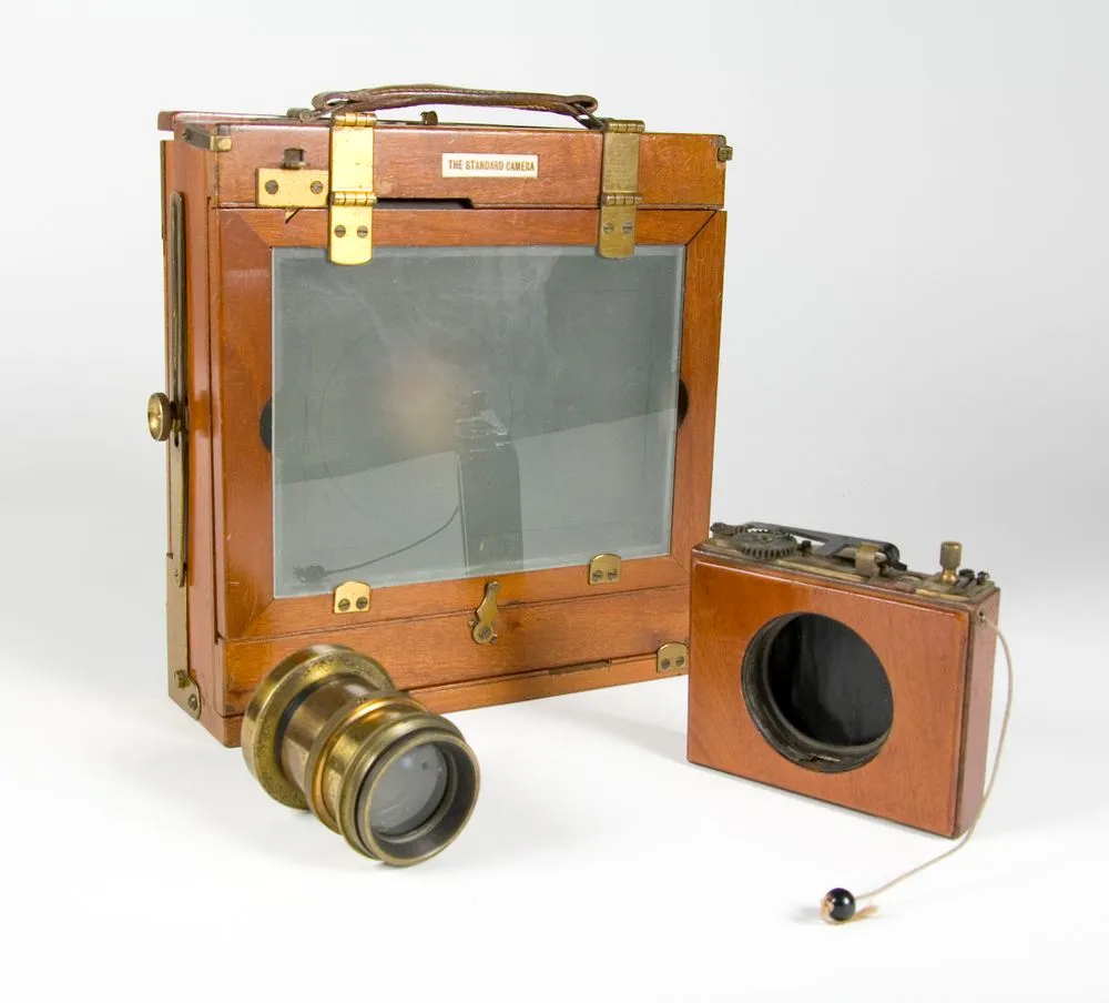 Half plate camera - 'The Standard Camera'