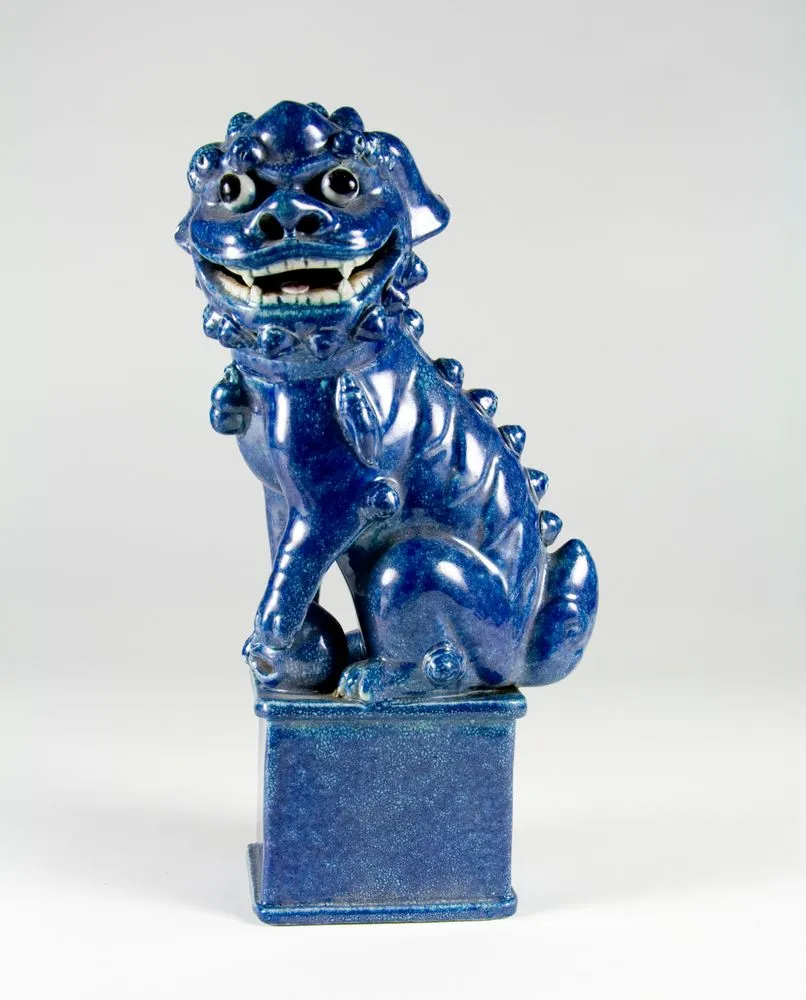 Foo dog figurine