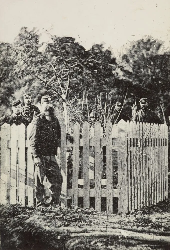 Soldiers Near Graves, Opepe