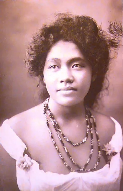 Fern-haired Samoan woman