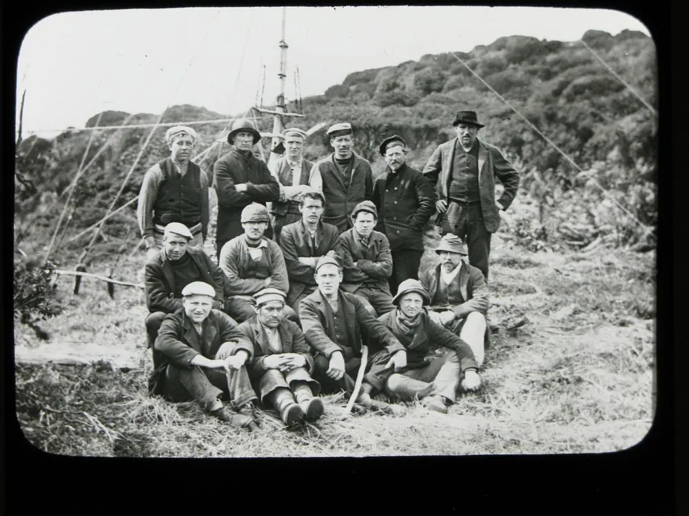 Crew of the 'Dundonald'