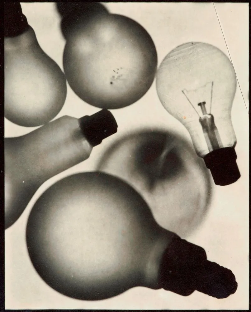 Projection image: light bulbs