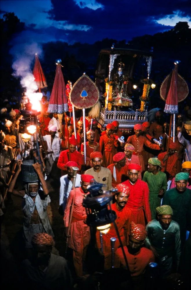 Carrying the goddess Parvati through the streets of Jaipur. From the series: ‘Monsoon’