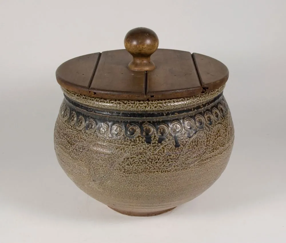Pot with wooden lid