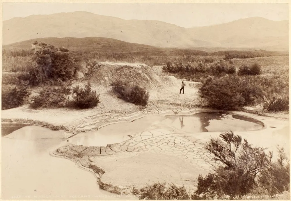 Te Huinga - Mud Volcano - Wai-o-tapu Valley