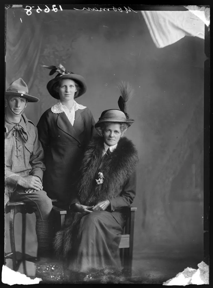 Thomas Henry Mossman, Esther Muriel Mossman and Marion Susan Mossman