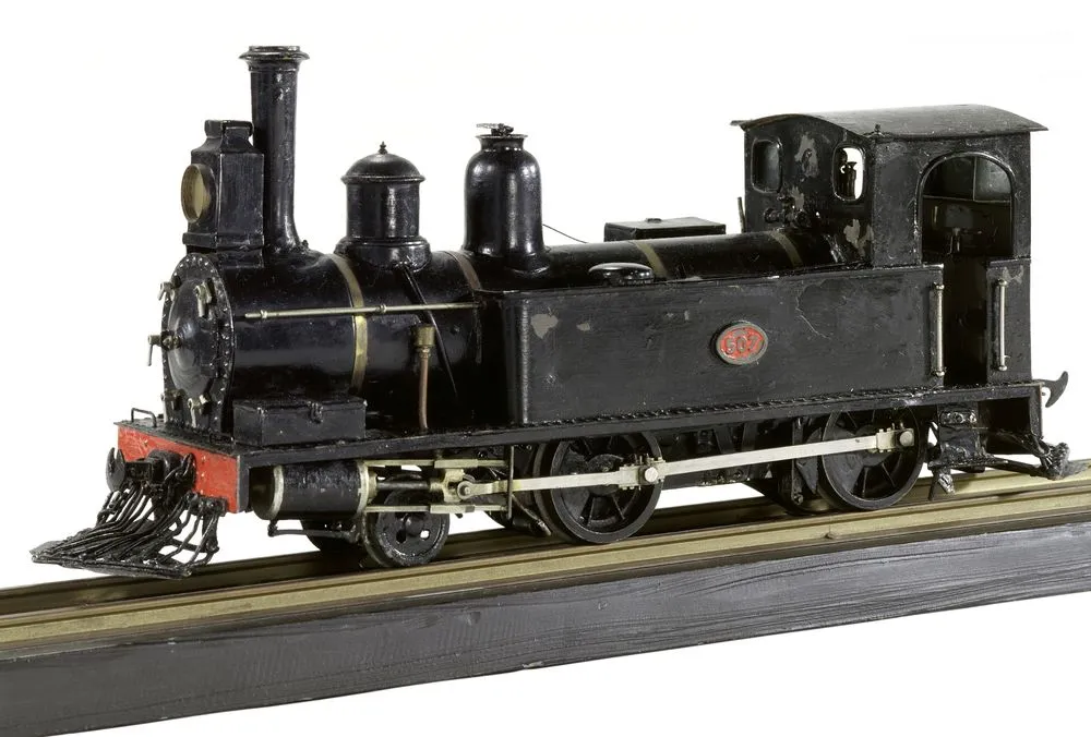 Model steam locomotive