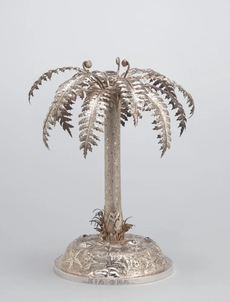 Table centrepiece, in the form of a Mamaku (tree fern)