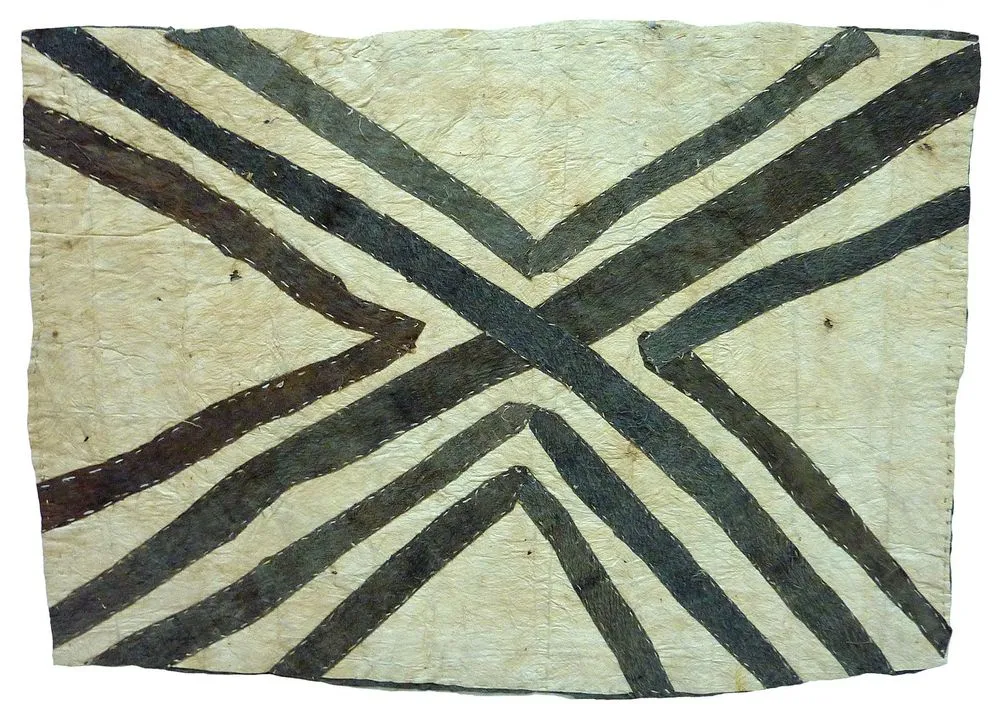 Tapa cloth: Mododa'e Diburi'e Bioje'oho (Tail-feathers of the swift when sitting in the tree)