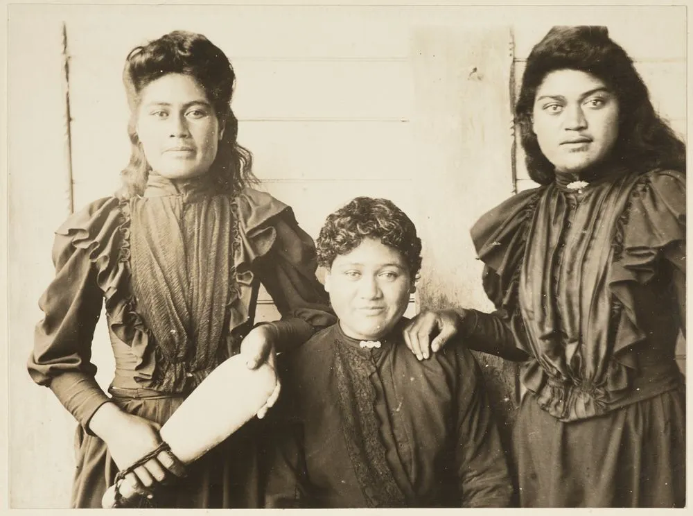 Three Maori women