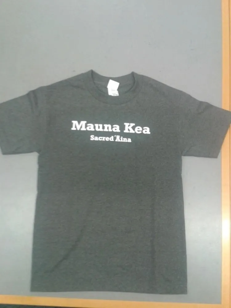 T-shirt (Mauna Kea Sacred 'Aina)