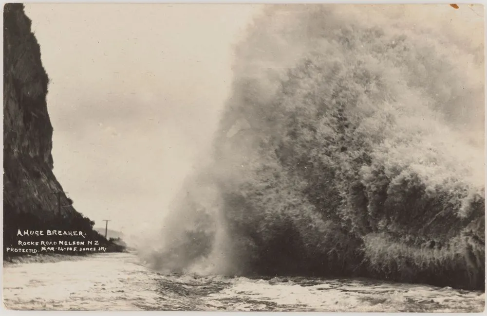 A huge breaker, Rocks Road, Nelson, N.Z.