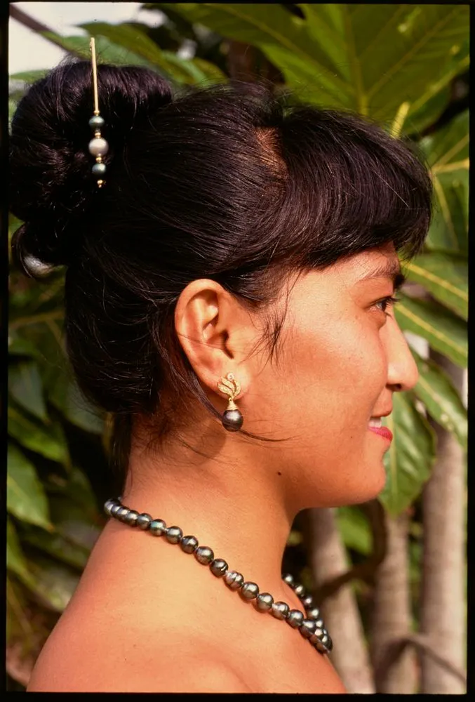 Woman wearing black pearls, Rarotonga