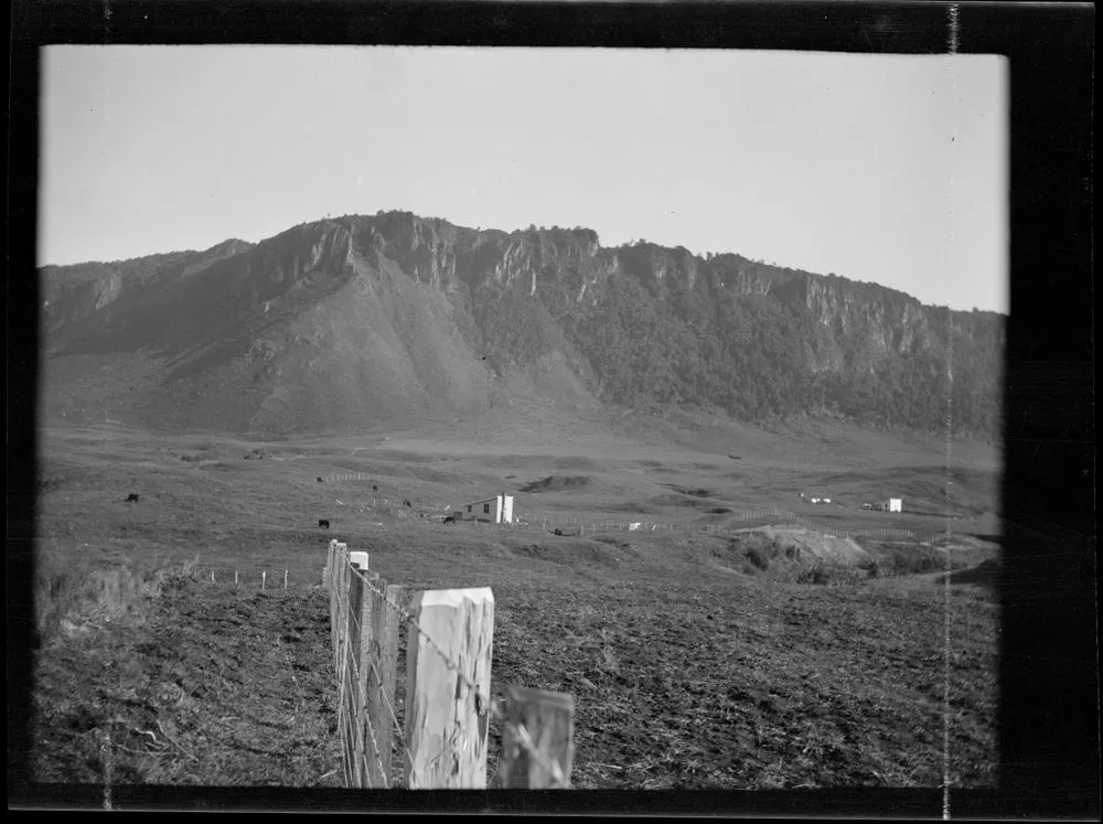 Volcanic landforms, Horohoro Bluffs