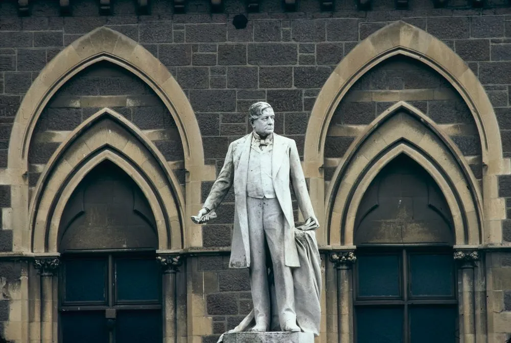 New Zealand Historic Buildings: Statue of William Rolleston, Christchurch