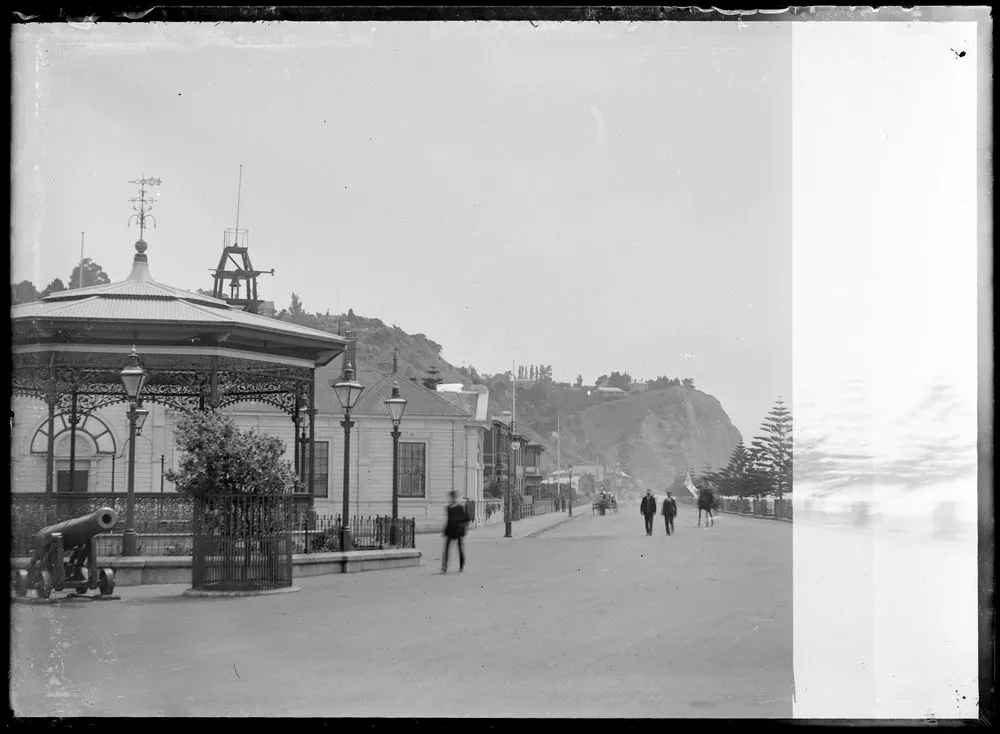 Marine Parade and Ahuriri Bluff, Napier