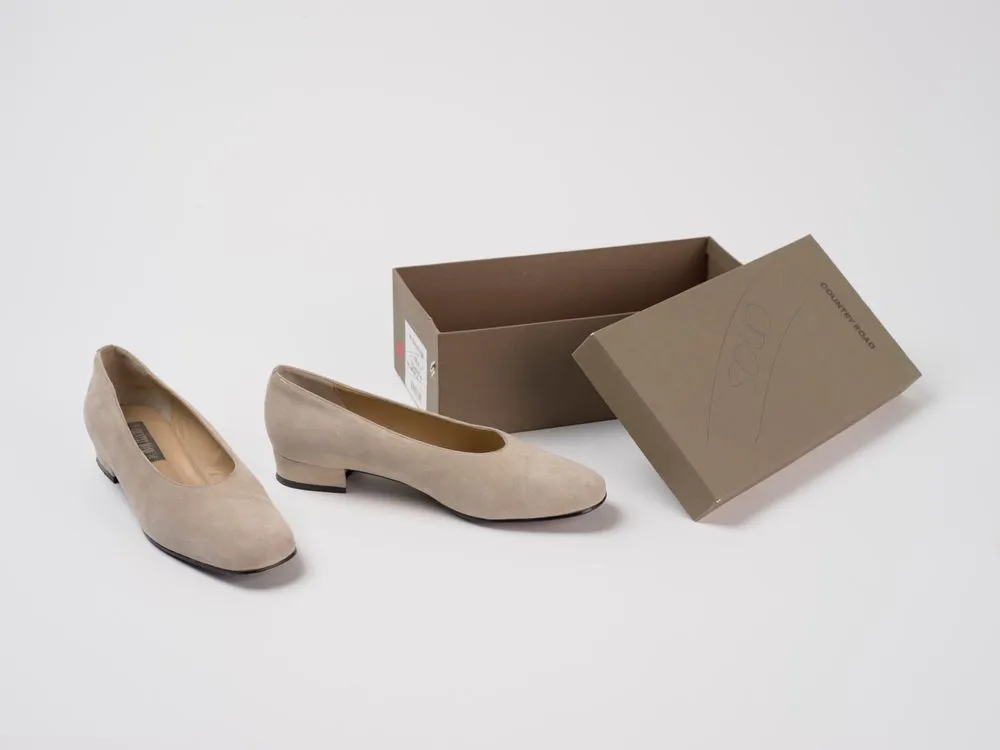 'Indi Suede Ballerina' pumps with shoe box