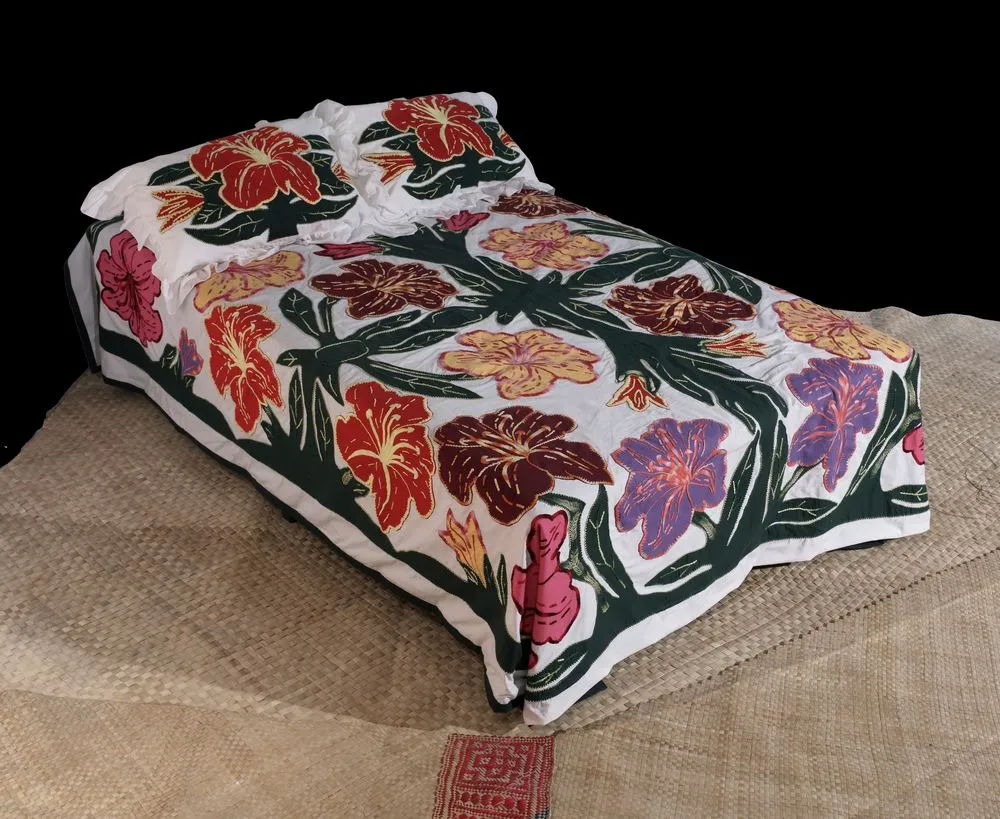 "Blossoms of the new beginning" (Tivaevae tataura with matching pillows and pillowslips)