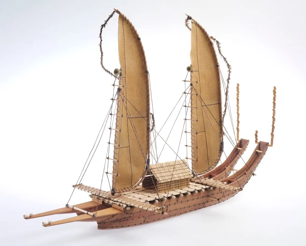 Model Tipaerua (sailing canoe)