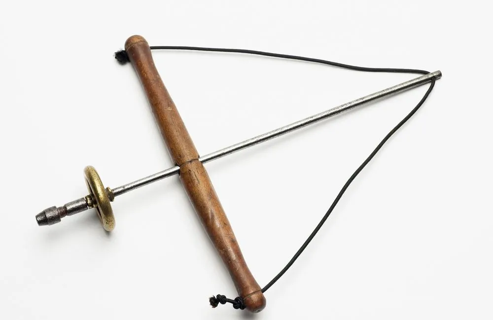 Drill - hand-powered