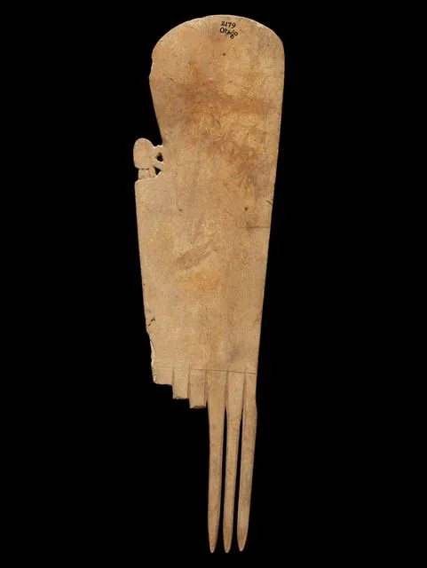 Heru-tu-rae , Heru (ornamental comb)