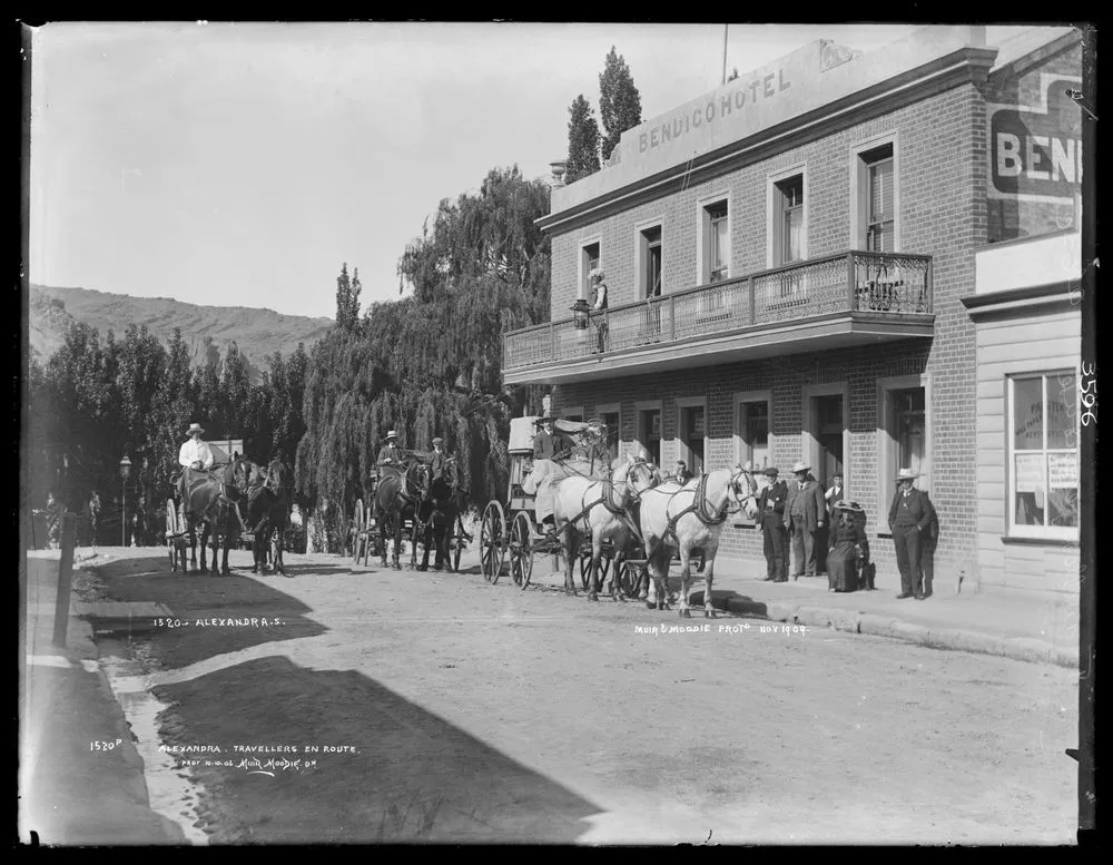 Bendigo Hotel, Alexandra, travellers en route