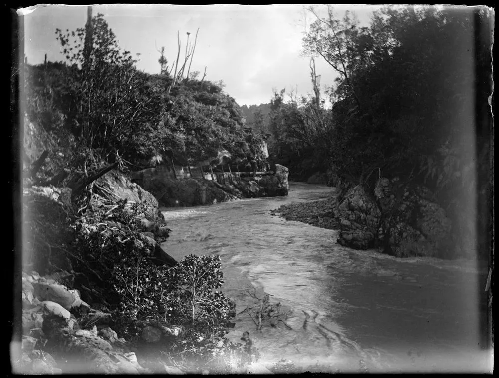 Pipe Bridge, Ohau River