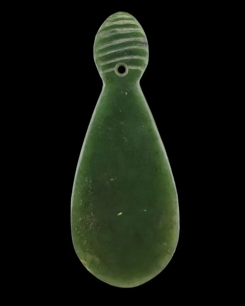 Mere pounamu pendant (greenstone pendant)