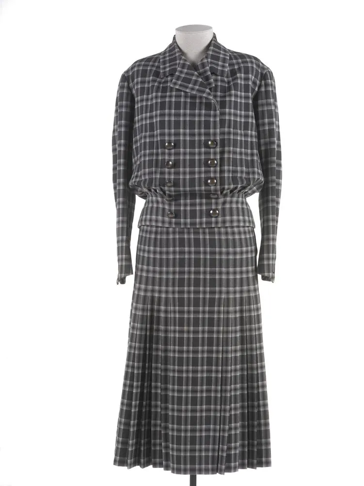 Suit, woman's (jacket and skirt)