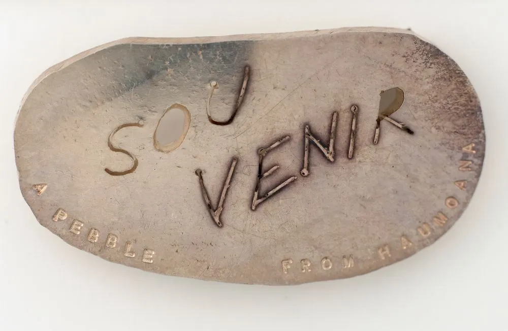 Brooch "Souvenir: a pebble from Haumoana"