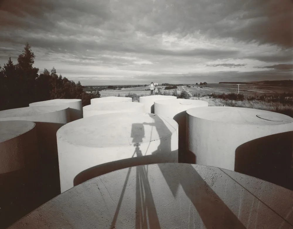 Untitled (children on tanks)