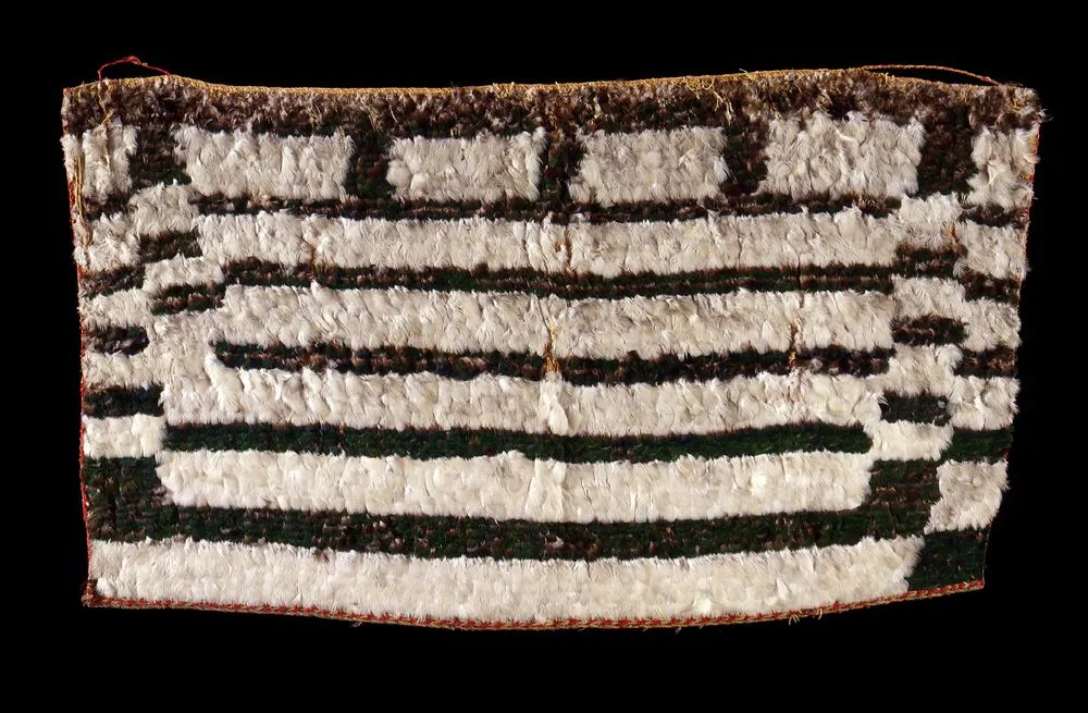 Kahu huruhuru (feather cloak)