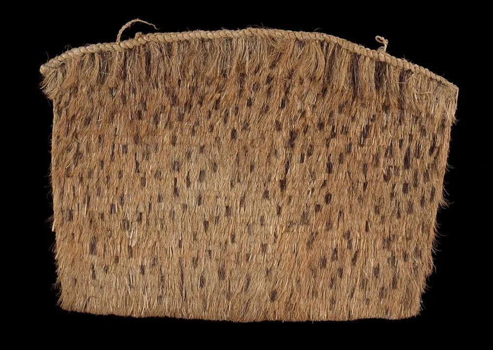 Pākē (rain cape)