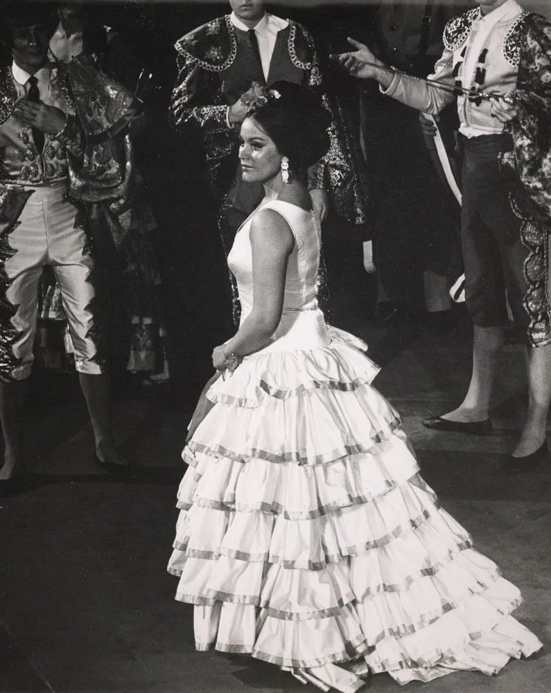 Kiri Te Kanawa on stage (as Carmen)