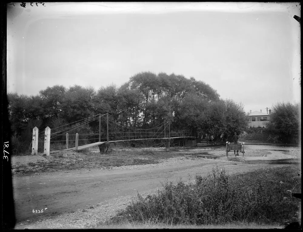 [foot bridge, Geraldine]