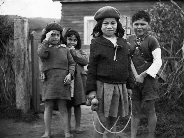 Pascoe, John Dobree 1908-1972 :Maori children, Porirua district