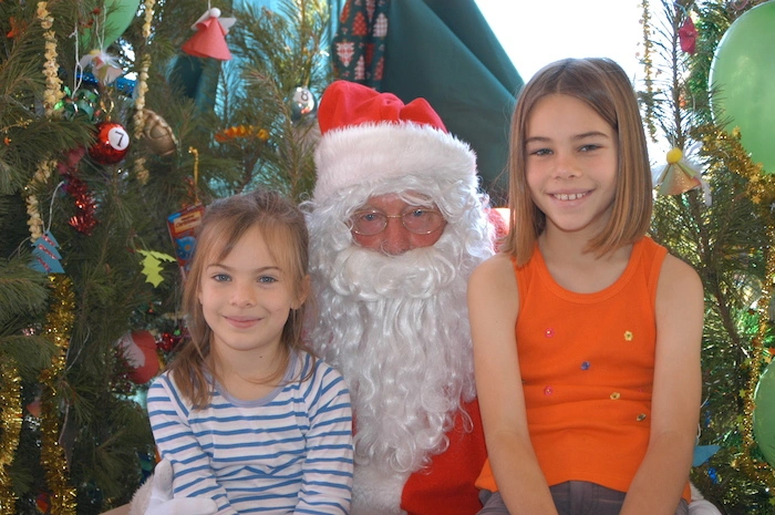 Photographs of children sitting with Santa Claus 2003, Greymouth