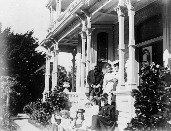 Katherine Mansfield with her family, and others, 75 Tinakori Road, Wellington