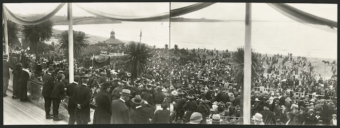 Crowds to greet Edward Prince of Wales, Caroline Bay, Timaru, New Zealand