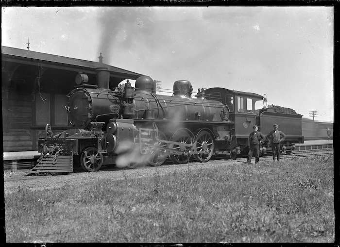 A class locomotive (New Zealand Railways, number 585, 4-6-2)