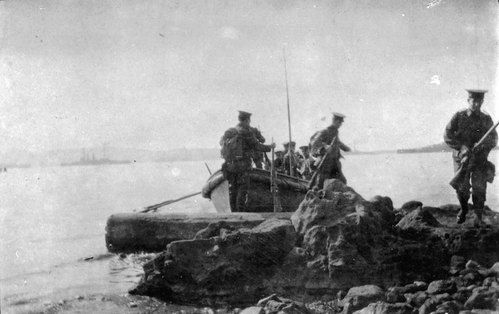 Soldiers landing at Gallipoli
