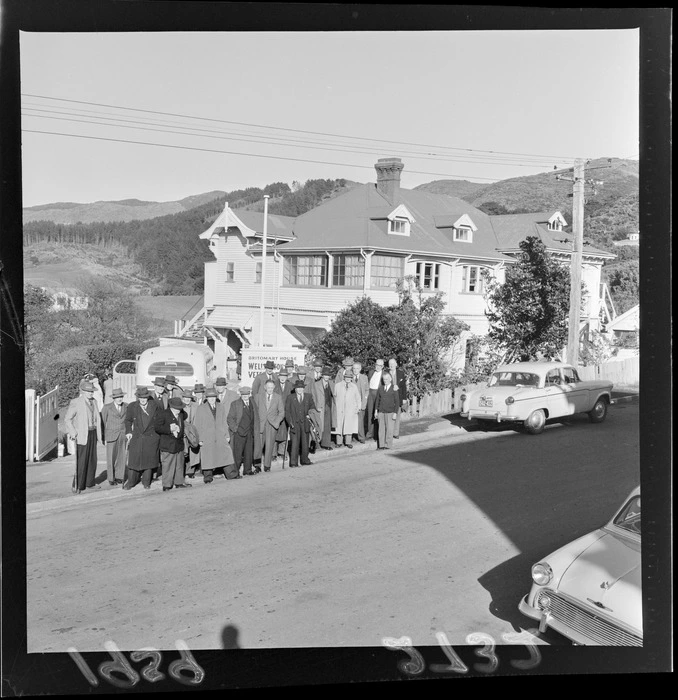 Group of unidentified war veterans outside Britomart House, Wellington War Veterans Home, Berhampore, Wellington