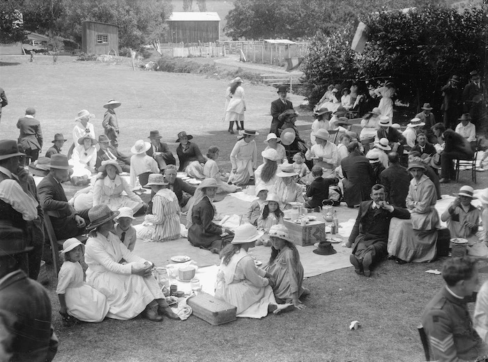 Picnic at the racecourse in Nelson