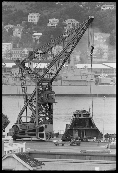 Hikitia floating crane lifting a portion of the ferry Wahine, Wellington